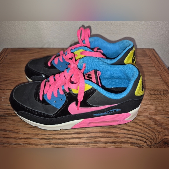 Nike Air Max 90, Black Pink Blue Size 6 Youth - Picture 2 of 5